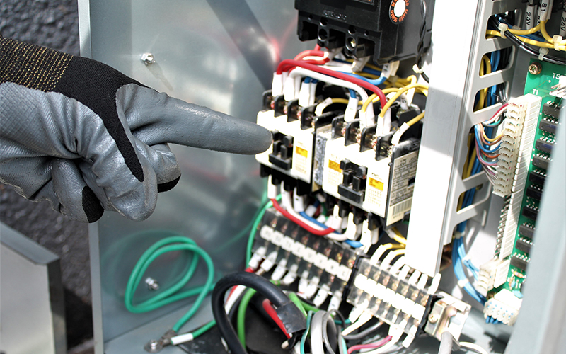 制御盤の組み立て・基板製作